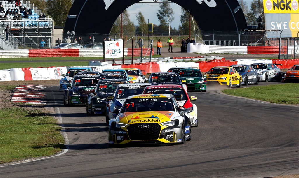 Den bedste svenske motorsportsklasse, STCC, kan næste år igen opleves på dansk grund, når en afdeling af STCC køres på FDM Jyllandsringen
(Foto: STCC AB/Teambild)